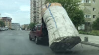 Yokuşu çıkamayan kağıt toplayıcı gence otomobili ile yardım etti