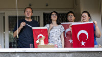 Tüm Türkiye Cumhurbaşkanı Erdoğan'ın çağrısıyla balkonlarda İstiklal Marşı okudu
