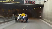 Antalya'da sekiz patenci gencin tehlikeli yolculuğu kamerada