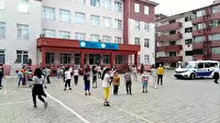 Polisler çaldı, çocuklar erik dalıyla kendinden geçti