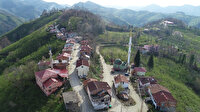 İki ayrı şehirde yaşıyorlar, balkondan balkona bayramlaşıyorlar