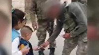 Mehmetçik'ten İdlibli çocuklara bayram harçlığı