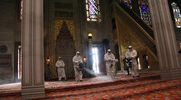 Sultanahmet Camii ilk cuma namazı için dezenfekte edildi