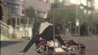 İstanbul'un göbeğinde pes dedirten yolculuk: Yatarak seyahat etti