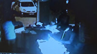 Yüzü maskeli 4 şahsın telefon mağazası soygunu kamerada