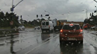 Minibüs trafik ışıklarının çalışmadığı kavşakta hafriyat kamyonuna çarptı