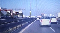 Bahçelievler'de meydana gelen zincirleme trafik kazası araç kamerasına yansıdı