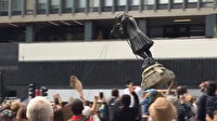 İngiltere’de protestocular köle tüccarının heykelini yıktı