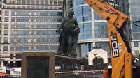 İngiltere’de köle tüccarına ait heykel kaldırıldı