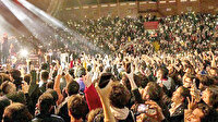 Ayakta konser olmayacak: Konser alanında maske takmayan kişiler etkinlik alanından çıkartılacak