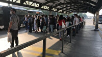 Metrobüs durağında endişe oluşturan görüntüler: Mesafe kuralları hiçe sayılıyor