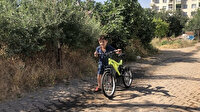 Bisiklet almak için ayakkabı boyuyordu hayalini öğretmeni gerçekleştirdi