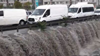 Bağcılar'da dere taştı: Sürücüler zor anlar yaşadı
