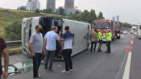 TEM'de servis minibüsü devrildi: Çok sayıda yaralı var
