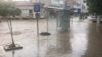 Kırklareli'de sel yolları kapattı