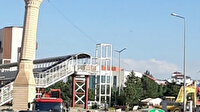 Yıkılan caminin bir tek minaresi kalmıştı halat yardımıyla o da yıkıldı