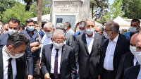 Kayseri'de ismini taşıyan camide cuma namazını kılan Hulusi Akar'a sevgi seli
