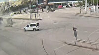 Çankırı'daki feci kaza kamerada: Trafik önce araca sonra trafik ışıklarına çarpıp takla attı