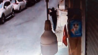 Çaldıkları bilgisayarı camdan birbirlerine attılar