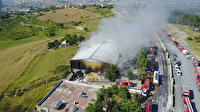 Başakşehir'de bant üretimi yapan fabrikada yangın: Kısmen kontrol altına alındı