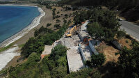 Türkiye'nin Maldivleri olarak bilinen Salda Gölü'nün kıyısındaki kaçak yapı yıkılıyor