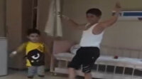 Koronavirüsü yenen kardeşler, zeybek oynadı