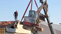Arnavutköy'de vince bağlı iş makinasıyla tehlikeli yıkım kamerada