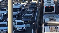 Kadın sürücünün kedi kurtarma operasyonu: D-100 trafiğini durdurdu
