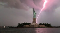 New York'ta Özgürlük Heykeli'ne yıldırım düştüğü anlar kamerada