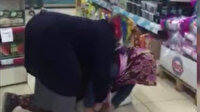 Konya'da kadınların indirim ürünü kavgası kamerada