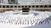 Hac ibadeti önlemlerle başladı: Kabe'ye dokunmak yasak, sosyal mesafeli tavaf yapılıp elektronik bileklikle denetleniyor