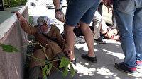 Cadde ortasında annesini döven gence, tekme tokat dayak attılar