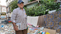 Rutubetten korumak için yüzlerce kitabını sokağa serip kurutma bıraktı: Yetkililerden çürümemeleri için yer istiyor