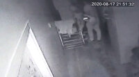 Şişli’de bıçaklı soygunun berberi tehdit ettiği anlar güvenlik kamerasına yansıdı