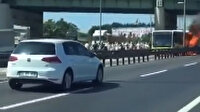 Metrobüste çıkan yangından son anda kaçan yolcular kamerada