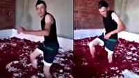 Çıplak ayakla salça havuzuna girmişlerdi: Mide bulandıran görüntüler cezasız kalmadı