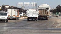 TIR'dan döküldü yol buz pistine döndü: Sürücülerin şaşkına döndüğü kaza