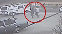 Gaziantep'te bıçakla yaralanan iki kişinin hastaneye koştukları anlar kamerada