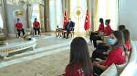 Cumhurbaşkanı Erdoğan, Türkiye 19 Yaş Altı Kız Voleybol Milli Takımı'nı kabul etti