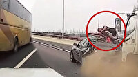 Çin'de kamyon arıza yapan araca çarptı, sürücü aracın tavanına uçtu
