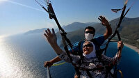 100 yaşındaki Düriye teyze yamaç paraşütü yaptı