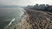 Rio de Janeiro'dan inanılmaz görüntüler: Vaka sayısının 5 milyona yaklaştığı ülkede plajlar dopdolu