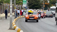 İstanbul'da trafikte bahşiş için yaptıkları kan dondurdu: Bahşiş için cama asılarak gittiler