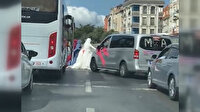 Gelin konvoyuyla yolu kapatıp halay çektiler