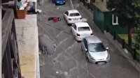 Bayrampaşa'da sel sularına kapılan motosiklet böyle sürüklendi