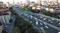 TEM Otoyolu'nda sebze meyve taşıyan kamyonet devrildi, trafik aksadı