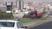 Freni boşalan kamyon trafikte 2 kilometre geri gitti, o anlar kamerada