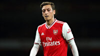 Arsenal'da kadroya alınmayan Mesut Özil sessizliğini bozdu