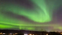 Norveç'te görülen Kutup ışıkları renkli görüntülere sahne oldu