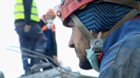 Arama kurtarma personeli enkaz alanında gözyaşlarını tutamadı